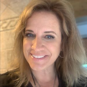 Meet your Posher, Holly